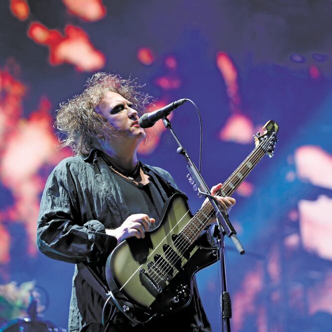Muchos hombres se caracterizaron como el cantante de la banda, Robert Smith. VALENTE ROSAS. EL UNIVERSAL