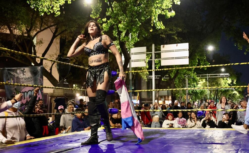 Luchadoras Trans realizaron una función de lucha libre en Paseo de la Reforma, frente al Senado de la República. Foto: Valente Rosas/ EL UNIVERSAL
