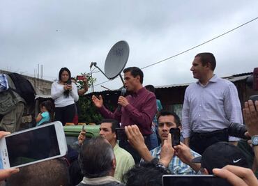 Peña Nieto visita a afectados por "Earl" en Puebla