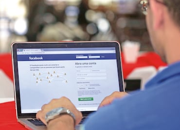 FBI y EU investigan a Cambridge Analytica por caso de robo de datos de Facebook