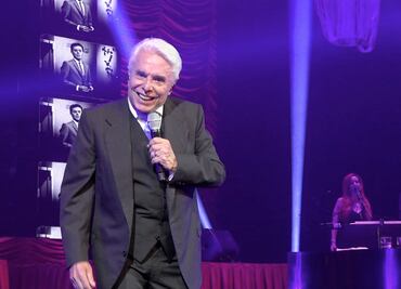 Enrique Guzmán recuerda a Rocío Durcal en concierto a la carta