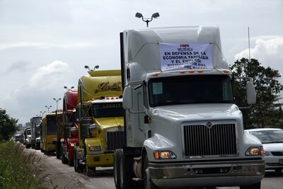 Caen producción y exportación de camiones pesados en noviembre