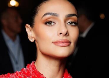 Renata Notni impacta con look con transparencias de Gucci