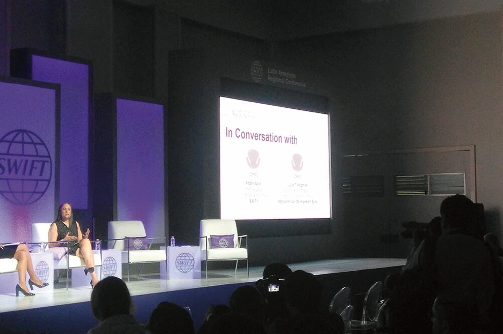 Julie T. Katzman, vicepresidenta ejecutiva y directora de operaciones del Banco Interamericano de Desarrollo (BID), ayer durante su conferencia (CORTESÍA)