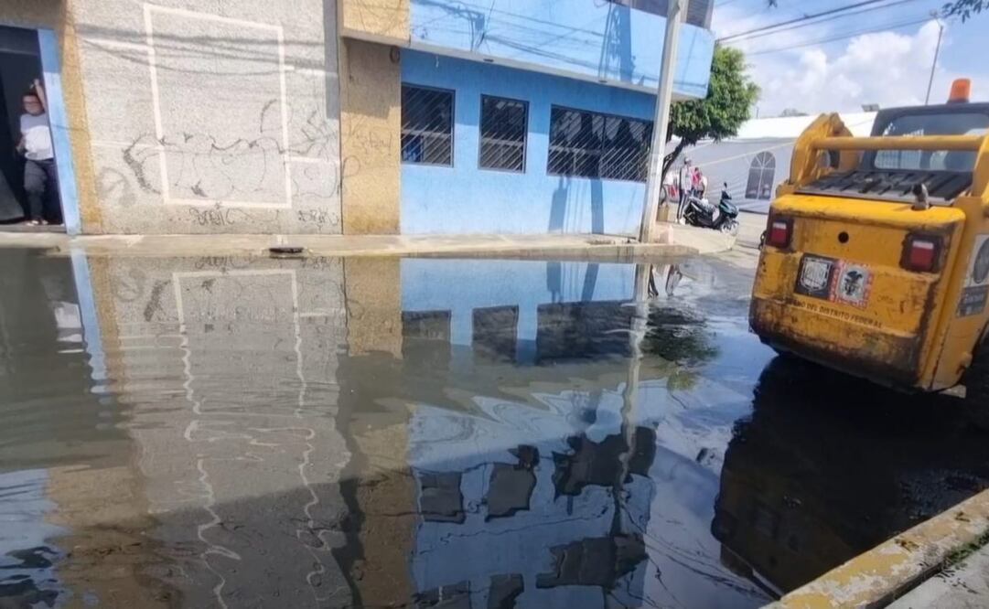 Brugada promete revisar toda la infraestructura hídrica en San Juan de Aragón VI sección. Foto: Frida Sánchez