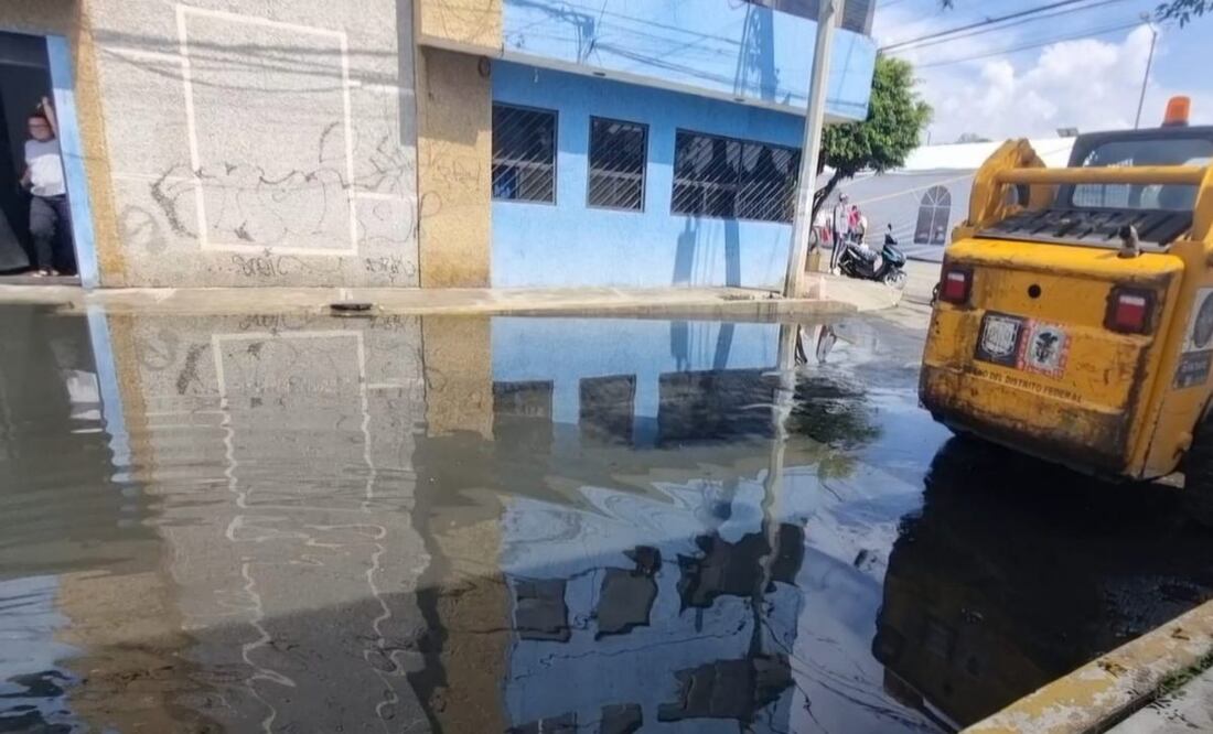 Brugada promete revisar toda la infraestructura hídrica en San Juan de Aragón VI sección. Foto: Frida Sánchez