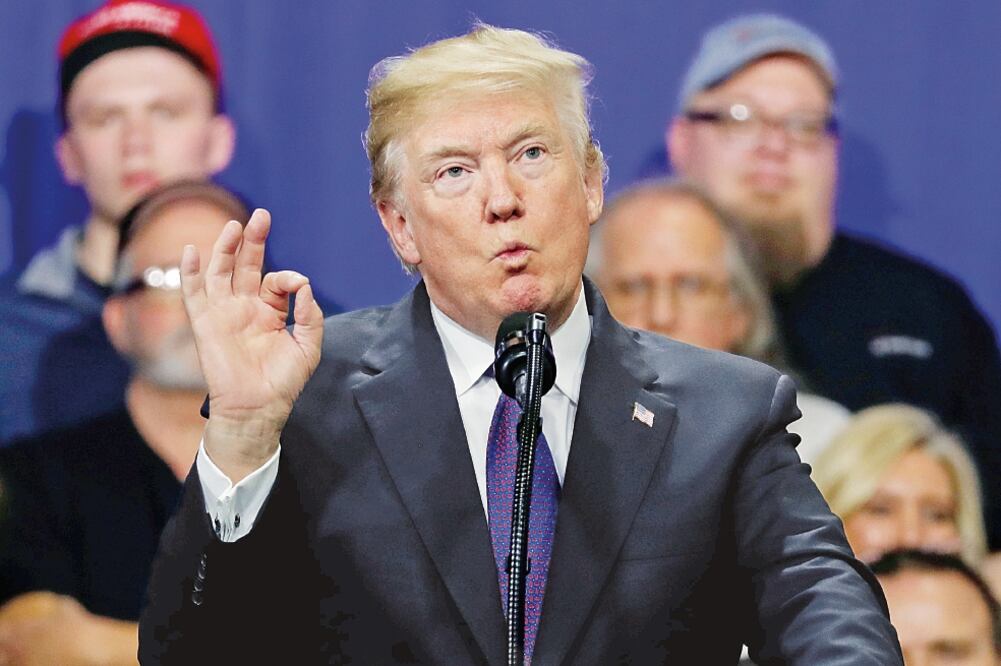 El presidente Donald Trump dio detalles de su política fiscal después de una visita a la fábrica de Sheffer Corporation in Blue Ash, en Ohio (JONATHAN ERNST. REUTERS)