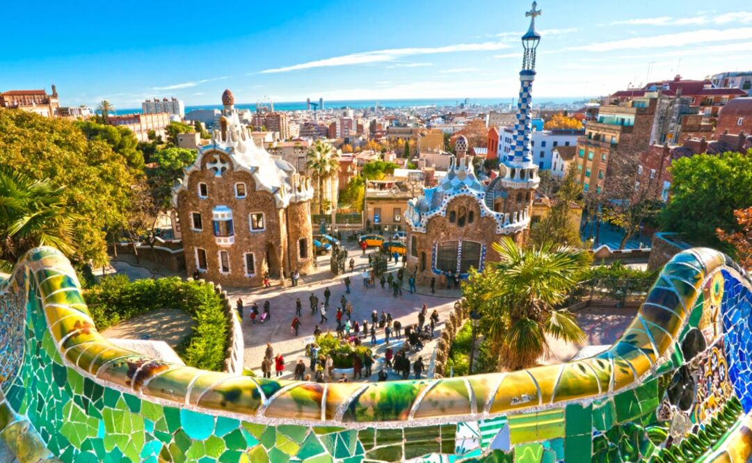 El trabajo consiste en compartir todas tus experiencias en redes sociales de los lugares que visites, como Barcelona. (Foto: iStock)