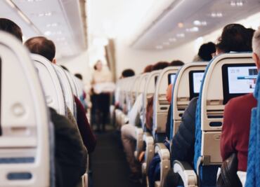 Qué sí y qué no puedes llevarte del avión