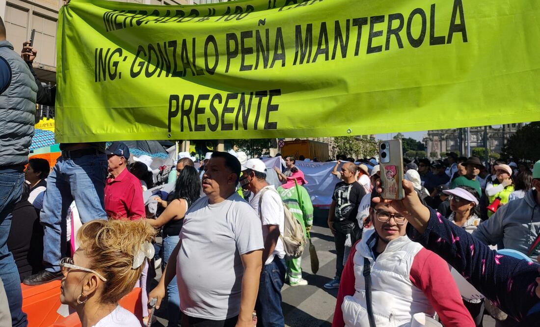 Locatarios de mercados públicos llegan al Zócalo de la CDMX. Foto: Especial