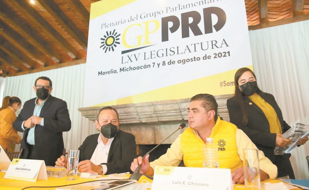 En Morelia, Michoacán, arrancó ayer la primera plenaria de la bancada del Partido de la Revolución Democrática (PRD), donde se eligió como próximo coordinador del PRD a Luis Espinosa Cházaro y como vicecoordinadora a Elizabeth Pérez. Foto: ESPECIAL