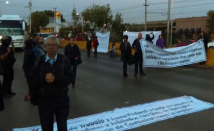 Ex trabajadores de Mexicana de Aviación realizan protesta cerca del AICM 