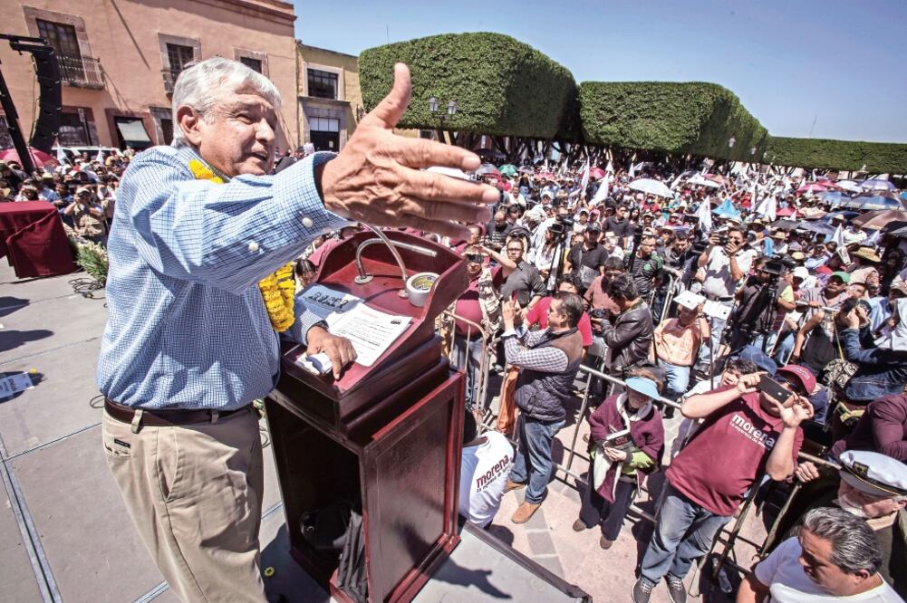 Andrés Manuel López Obrador anunció que hoy viajará a San Francisco, California, y a Laredo, Texas, para continuar sus reuniones con migrantes. (DEMIÁN CHÁVEZ. EL UNIVERSAL)