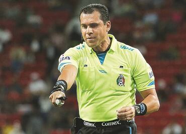 Árbitros lo marcan en fuera de lugar