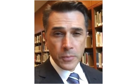 Critican al diputado Sergio Mayer por traducir mal