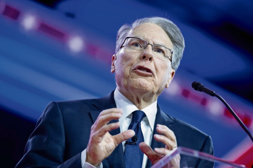 El director ejecutivo de la Asociación Nacional del Rifle, Wayne LaPierre, en 2023, en Maryland. Foto: BRENDAN SMIALOWSKI. AFP
