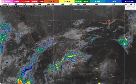 Golfo de México nublado y lluvioso; Península de Yucatán cielo despejado