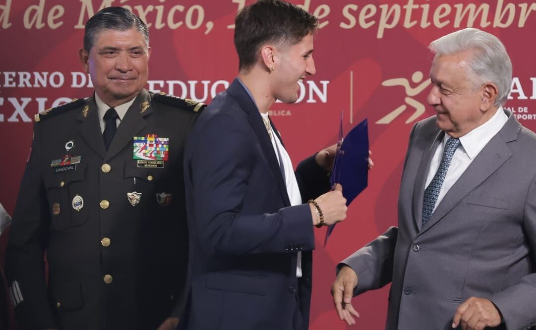 El boxeador Marco Verde fue reconocido por López Obrador tras su participación en París 2024. Foto: Fernanda Rojas / EL UNIVERSAL