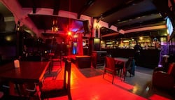 La densa oscuridad de una caverna