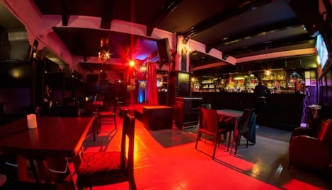 La densa oscuridad de una caverna