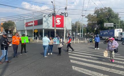 Bloqueo en Eje 3 Norte por muerte de bebé en guardería; familiares exigen justicia en Azcapotzalco
