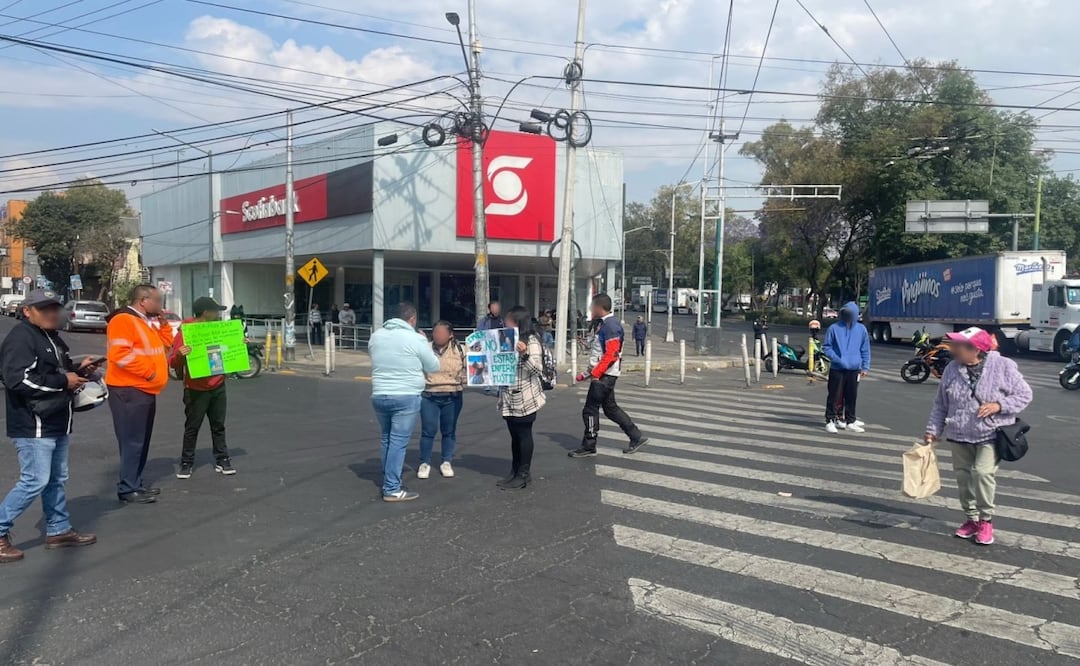 Bloqueo en Eje 3 Norte por muerte de bebé en guardería; familiares exigen justicia en Azcapotzalco. Foto: Especial