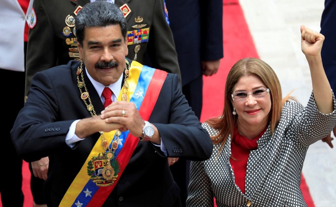 El presidente de Venezuela, Nicolás Maduro y su esposa Cilia Flores en un acto público en Caracas. (Foto: Reuters)