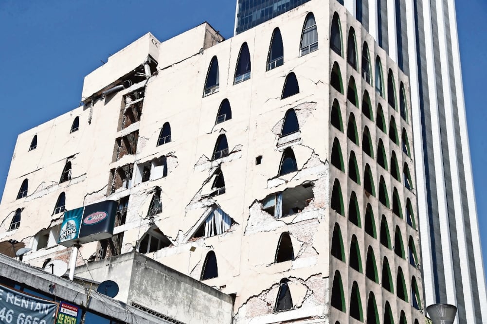 Una demolición como la del edificio de Génova 33 se ejecuta en cuatro meses. (LUIS CORTÉS. EL UNIVERSAL)