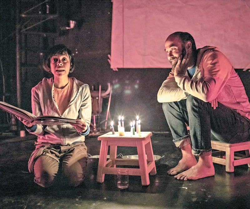 Paulina Arriaga y Tomás Rojas presentan la obra en el foro La Gruta. FOTO: CORTESÍA  