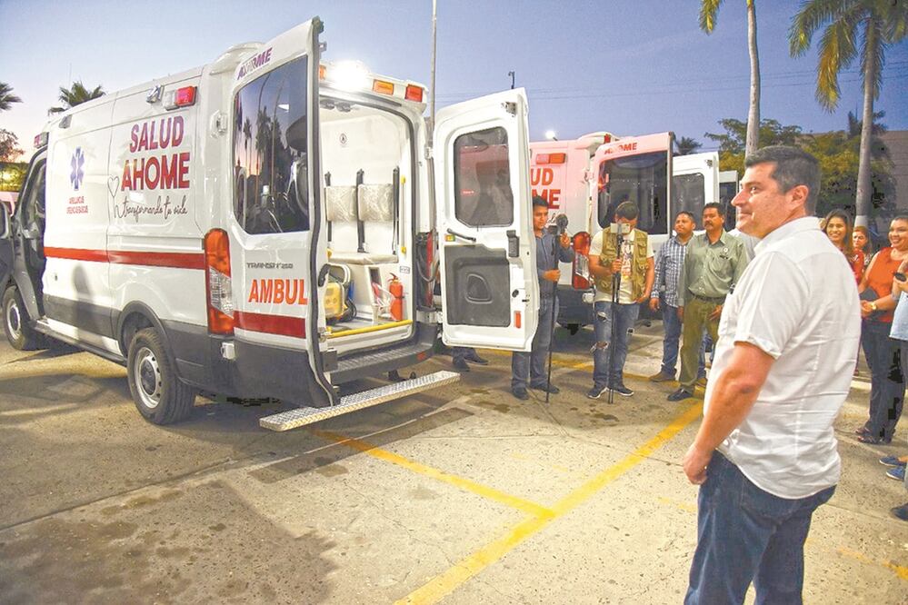 Alcalde renta ambulancias chafas a sobrecosto  