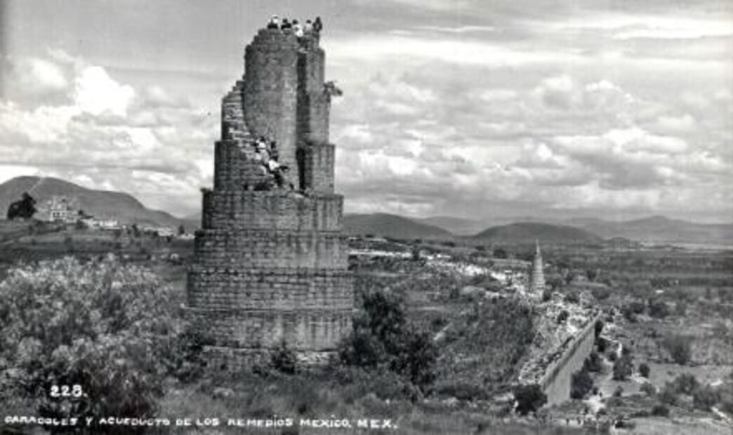 Las torres de Babel de Naucalpan