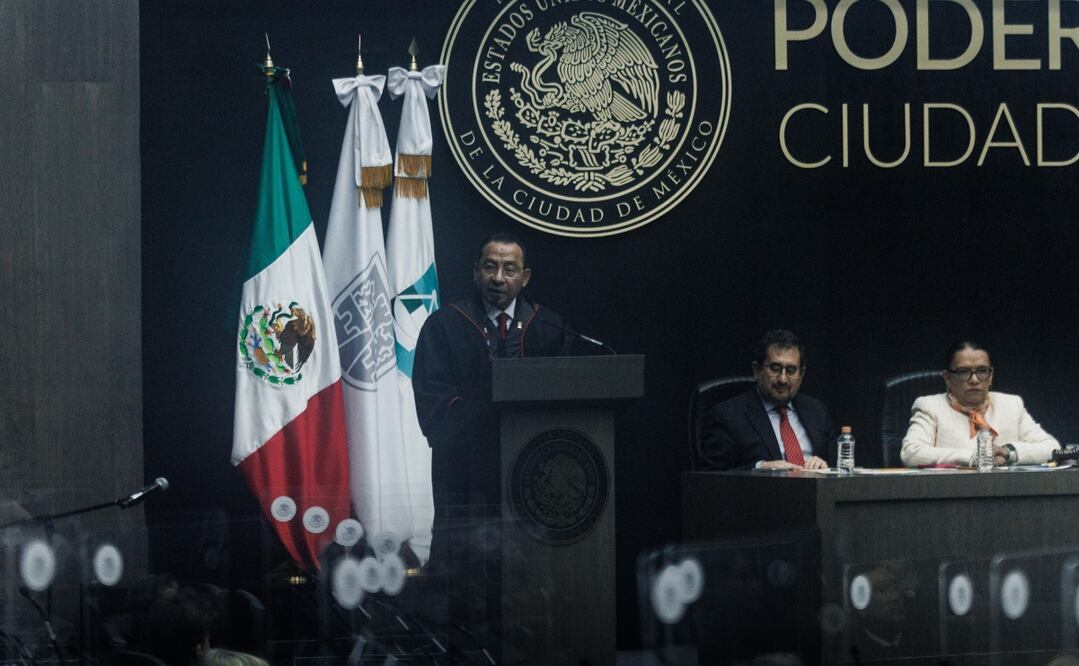 El magistrado Rafael Guerra Álvarez presentó su Tercer Informe de Labores de su segundo periodo de gestión, en sesión pública de los plenos de magistrados y de consejeros de la Judicatura local. Foto: Yaretzy M. Osnaya / EL UNIVERSAL