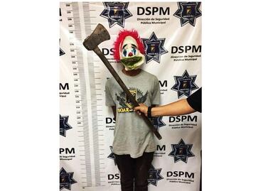 Detienen a payaso armado con un hacha en Mexicali