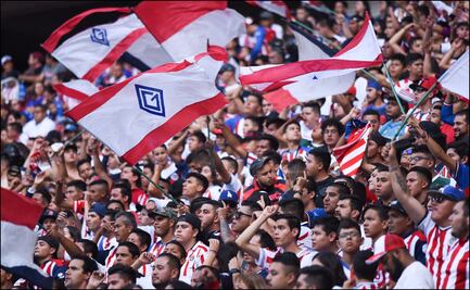 Barra de Chivas realiza entrega de regalos navideños