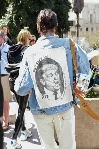 Kendall Jenner arrasa Internet con chamarra anti-trump