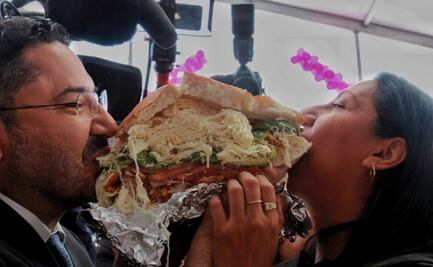 Rompen récord de la torta más grande del mundo en Venustiano Carranza