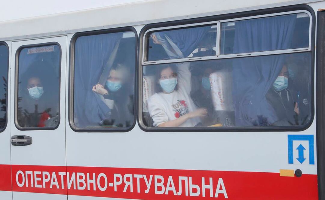 Un avión transportó a 45 ucranianos y 27 ciudadanos de otros países desde la ciudad china de Wuhan (Foto: EFE)