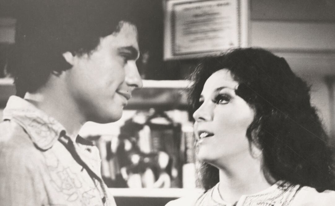 En la cinta "Nobleza Ranchera", de Arturo Martínez, Juan Gabriel apareció con Verónica Castro. Foto: Archivo fotográfico EL UNIVERSAL