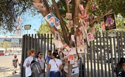 Colectivos de personas desaparecidas y madres buscadoras colocan muro de la memoria en CDMX (28/03/2026). Foto: Sharon Mercado / EL UNIVERSAL
