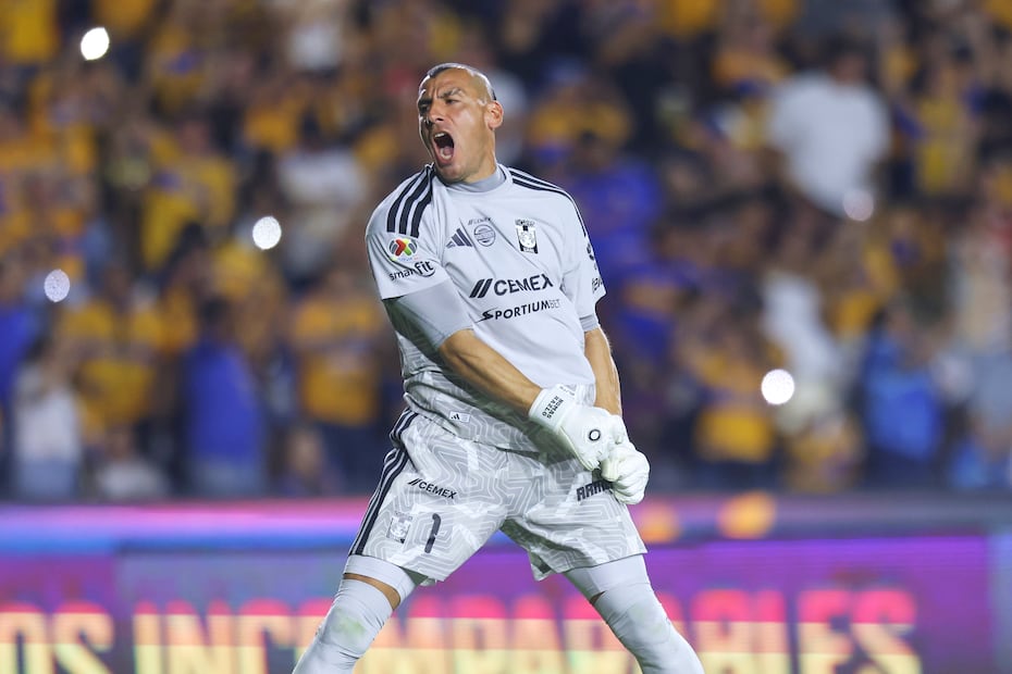 Nahuel Guzmán en festejo, durante la primera victoria de Tigres en el Apertura 2026 - Foto: Imago7