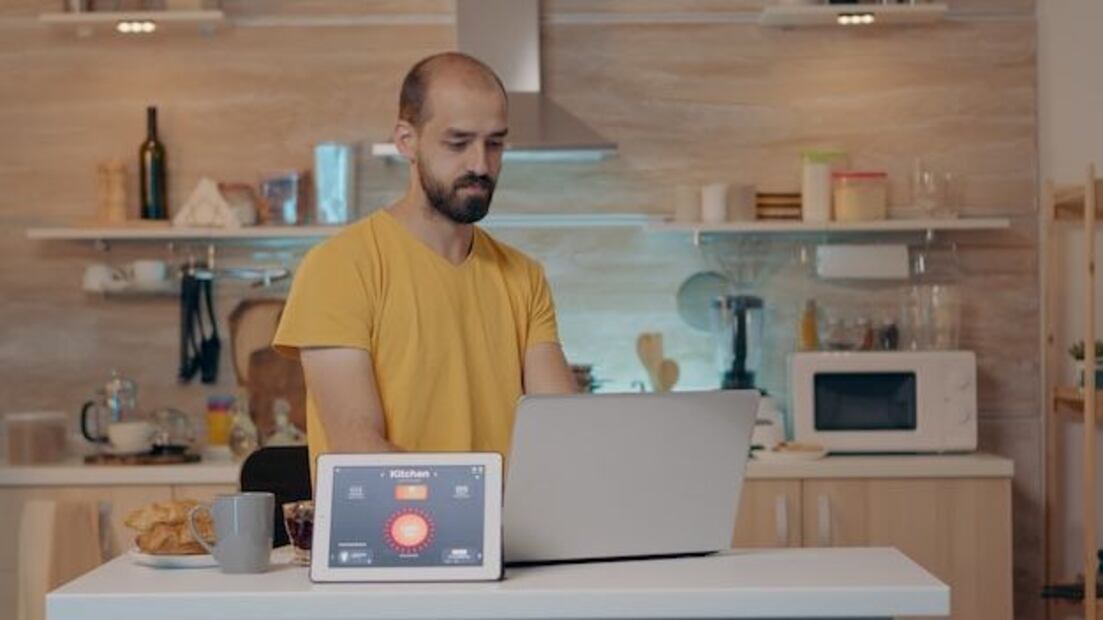 Ventajas de usar IA para resumir videos. Fuente: Freepik.