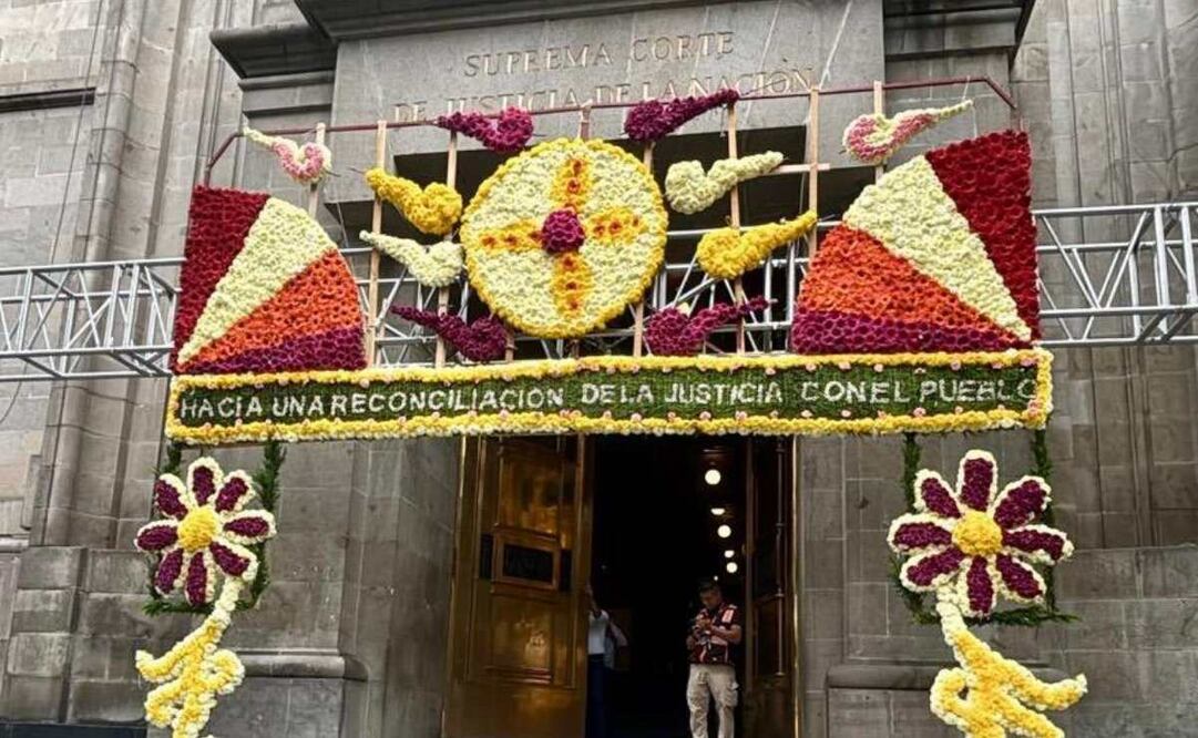 Iztapalapa hace portada floral para la Suprema Corte de Justicia de la Nación. (01/09/25) Foto: Especial