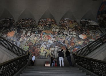 Los murales que Diego Rivera plasmó en Palacio Nacional contra el analfabetismo
