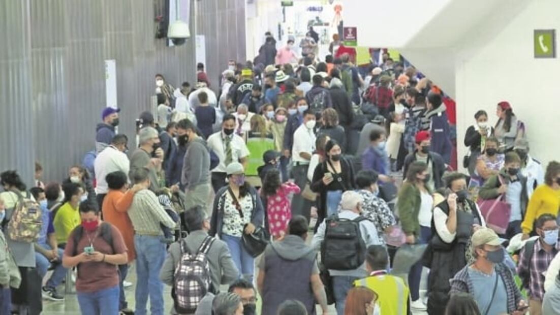 Aun con ómicron, viajeros en CDMX saturan el Aeropuerto Internacional