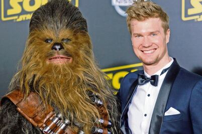 Han se queda Solo; muere Chewbacca 