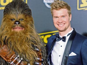 Han se queda Solo; muere Chewbacca