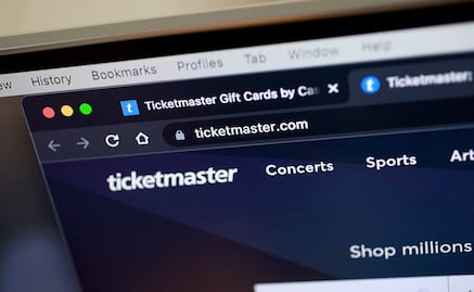 ¿Qué medidas de seguridad  pueden implementar los clientes de Ticketmaster para evitar robo de identidad y fraude?