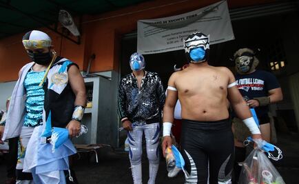 Lucha Libre wrestlers perform finishing move against COVID-19 in Mexico