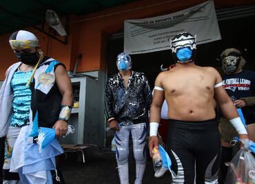 Lucha Libre wrestlers perform finishing move against COVID-19 in Mexico