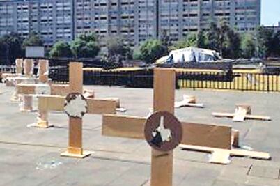 Retiran la instalación de Yoko Ono en Tlatelolco